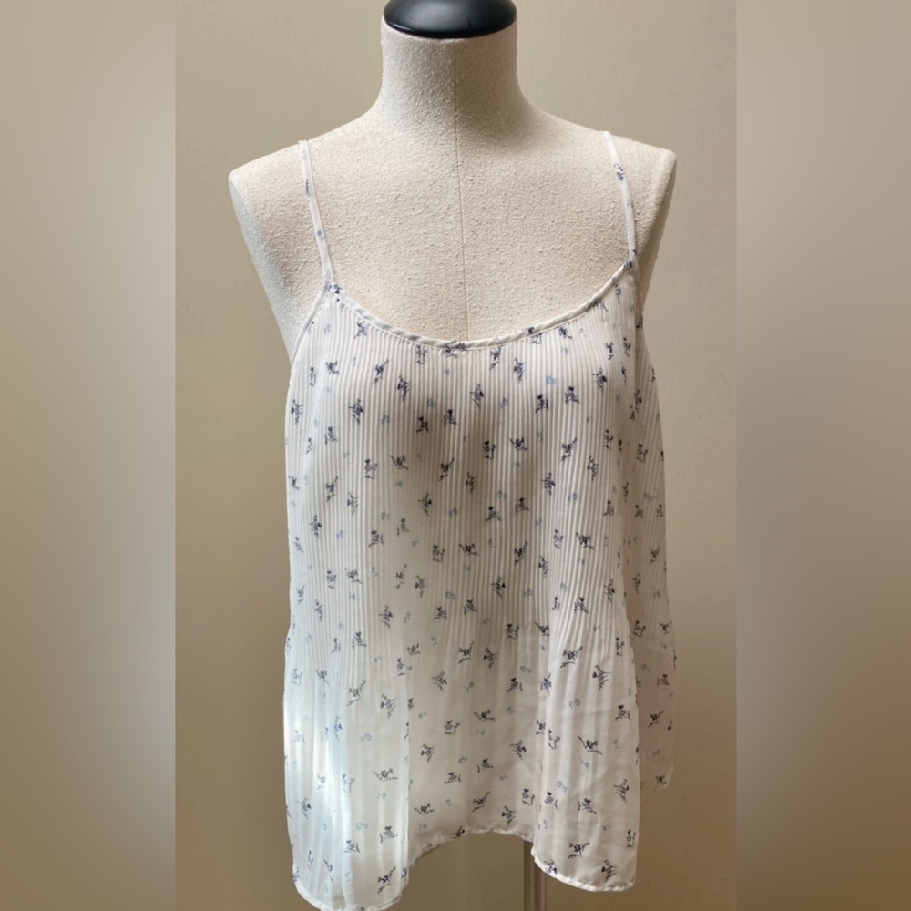 Women’s white pleated tank